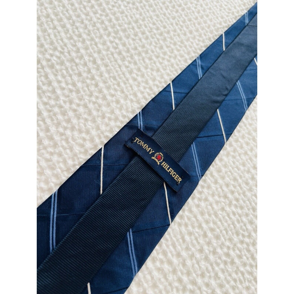 Tommy Hilfiger Men's Classic Designer Necktie 100% Silk White Blue Stripe U.S.A.
